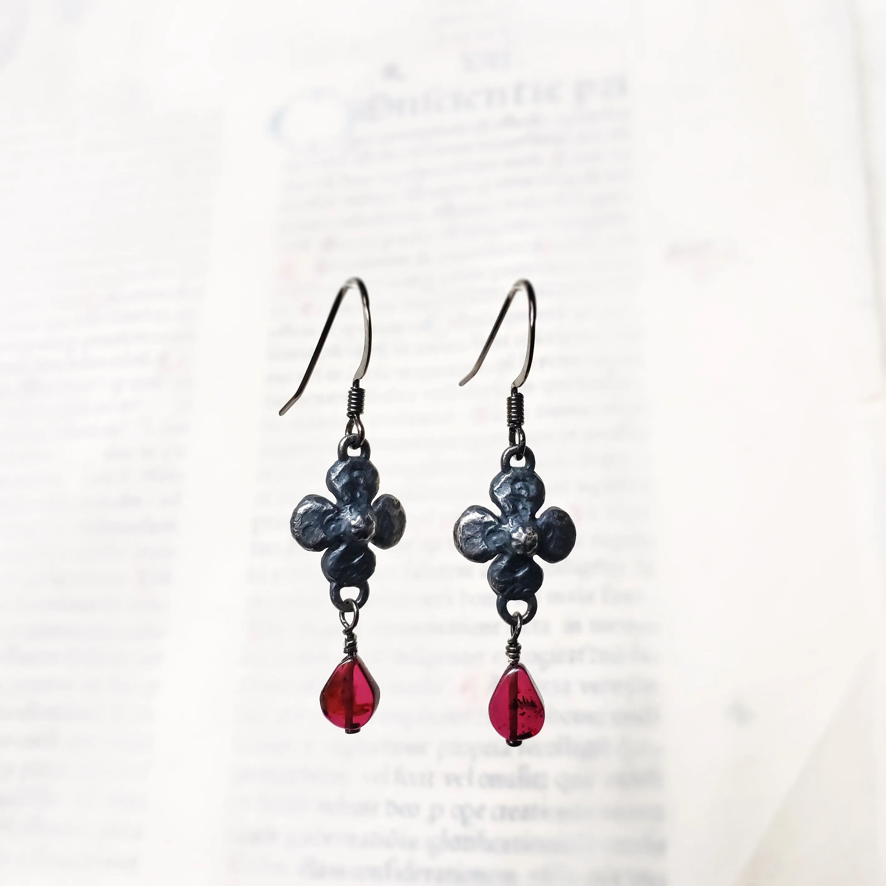 clover earrings : garnet & sterling silver